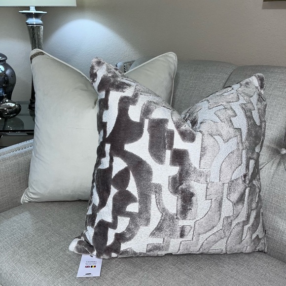 1-NWT CALDEIRA CUT VELVET DESIGN DECORATIVE PILLOWS Read description for details - Picture 8 of 16